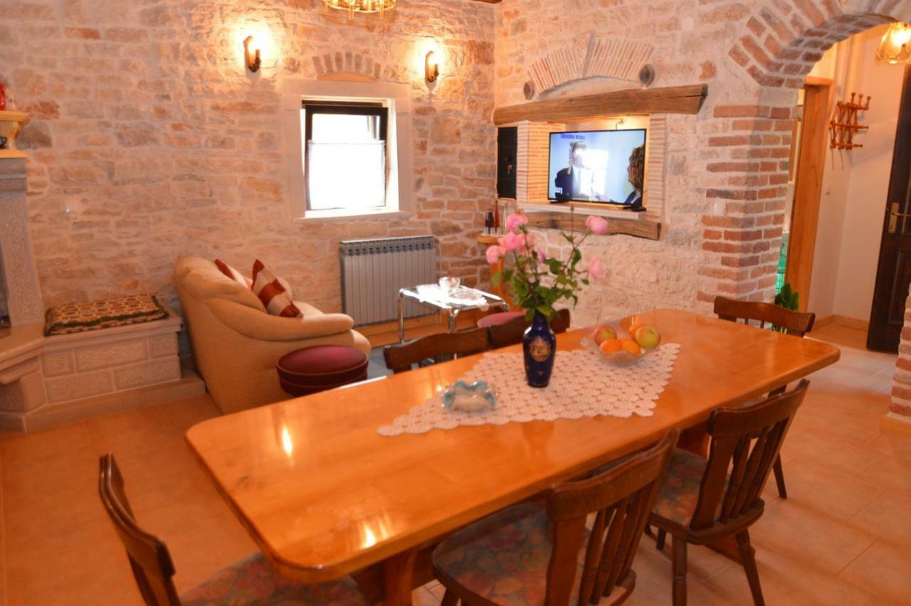 Baderna Apartment Bagian luar foto