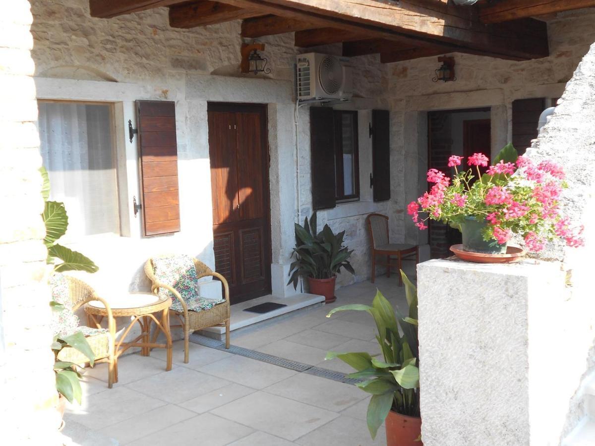 Baderna Apartment Bagian luar foto